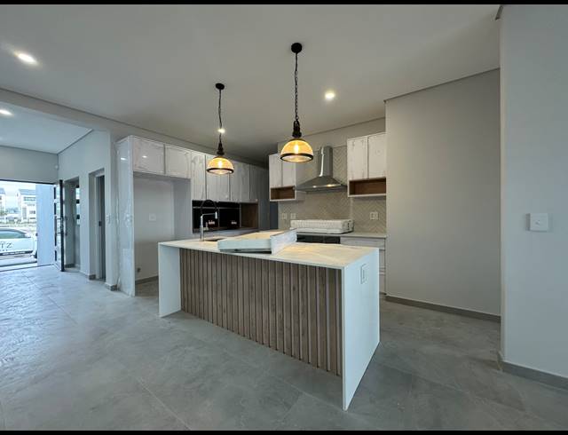 4 BEDROOM HOUSE FOR SALE IN SANDOWN
